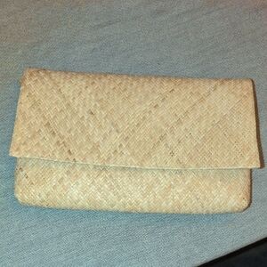 VILLAGE THRIVE WOVEN STRAW CLUTCH